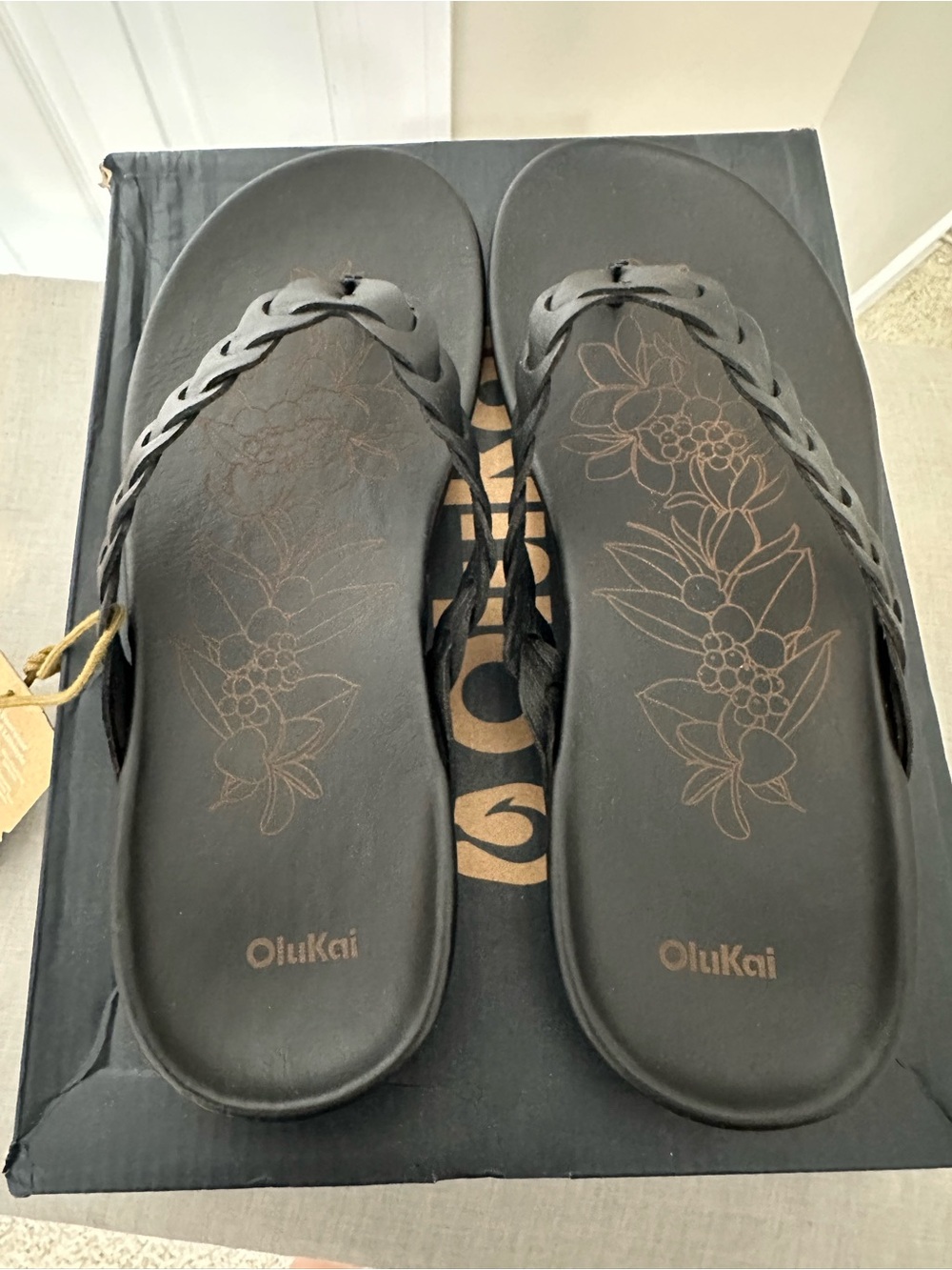 NWT OluKai Women's Lei Black Braided Leather Thong Sandals - Picture 7 of 8